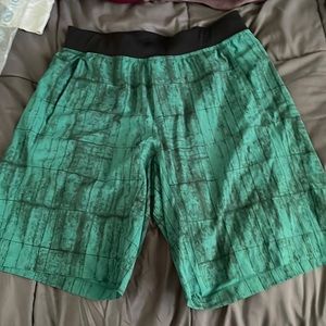 Men’s green Lulu lemon shorts size large